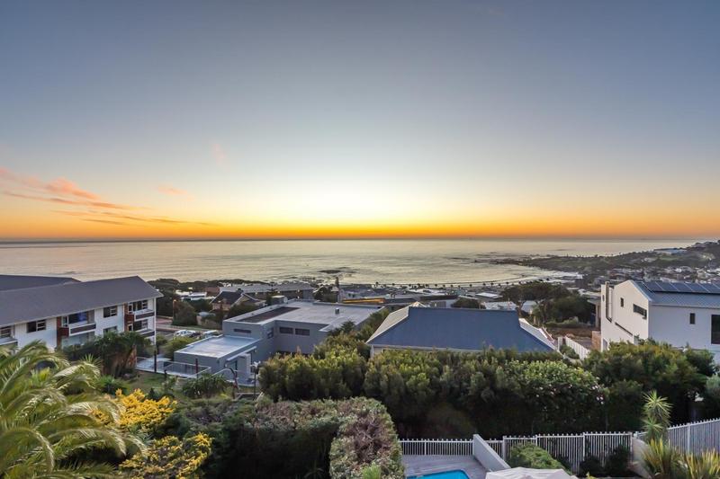 To Let 2 Bedroom Property for Rent in Camps Bay Western Cape